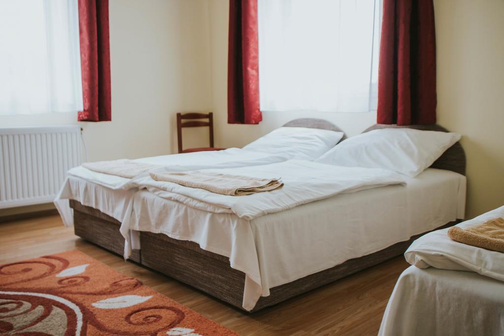 Szep Kert Vendeghaz Hotell Szekszárd Exteriör bild